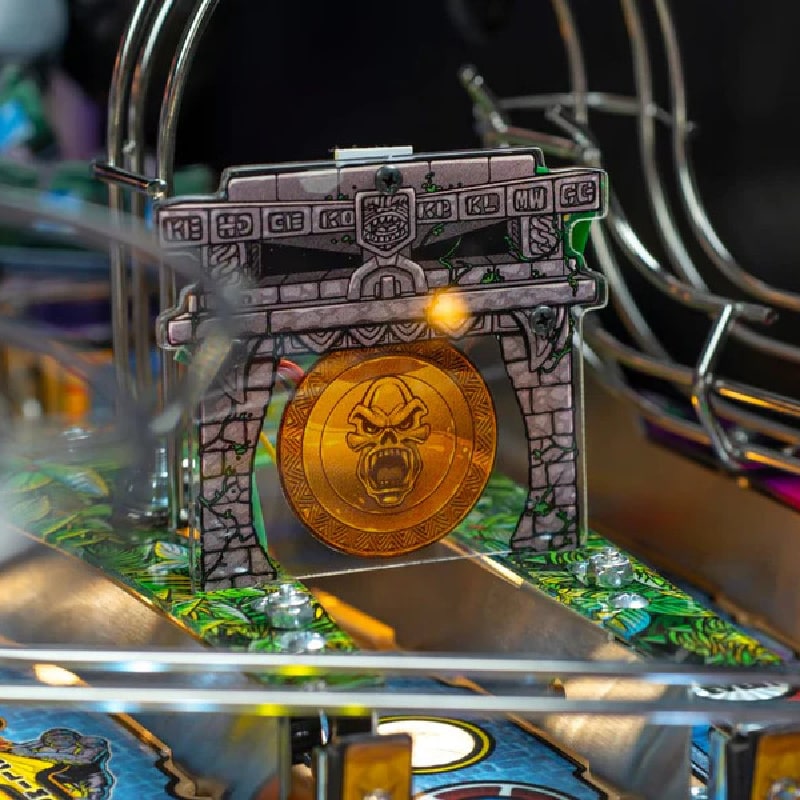 Stern-King_Kong_pro-Pinball_machine_playfield-detail