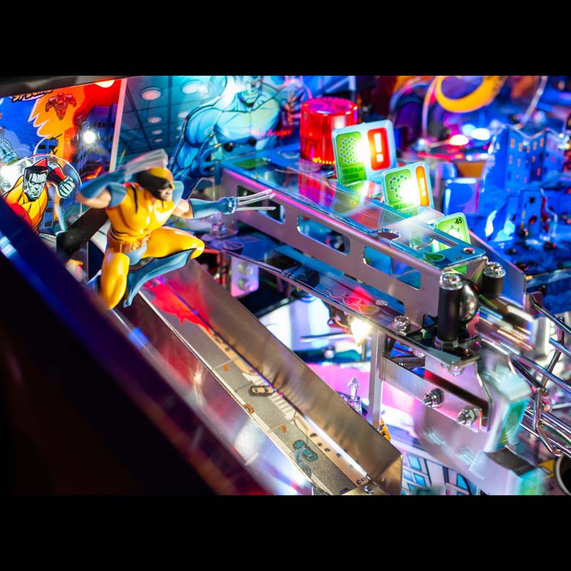 stern-x-men-pinball-machine-wolverine-figure